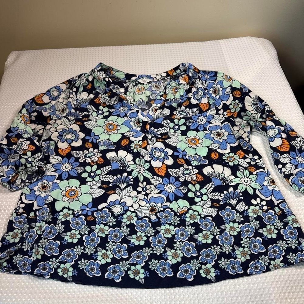Crown & Ivy curvy blue and white floral‎ print blouse